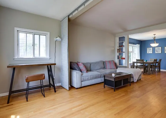 Pet-Friendly Saint Paul Home Near Allianz Field!