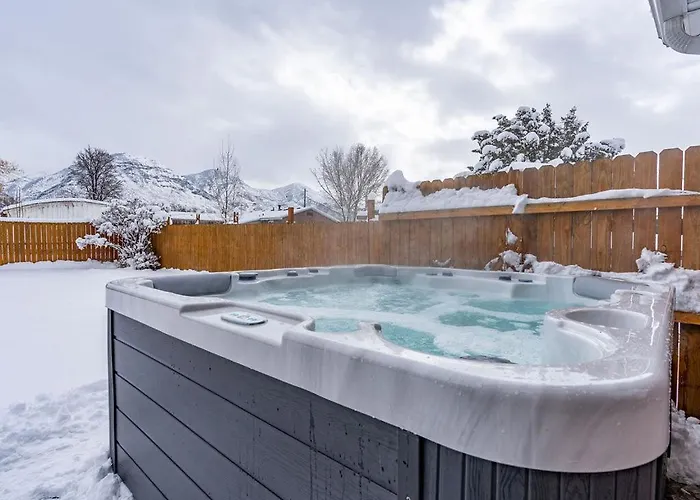 Modern Home Near Uvu And Byu With Hot Tub And Mountain Views