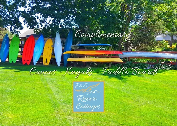 Premier Waterfront Cottage 3