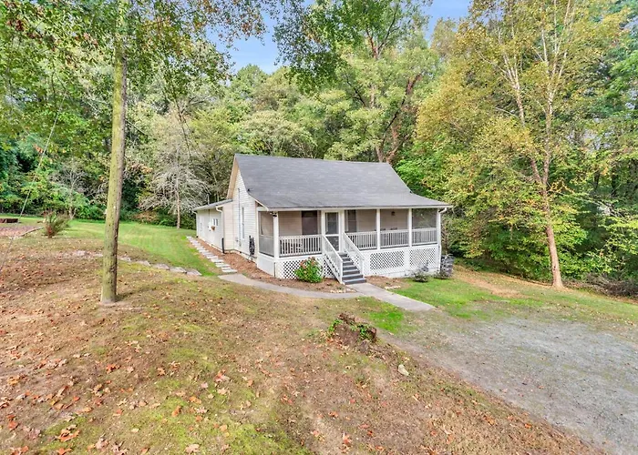 Cozy Pet-Friendly 4Br Stay Near Lake Allatoona