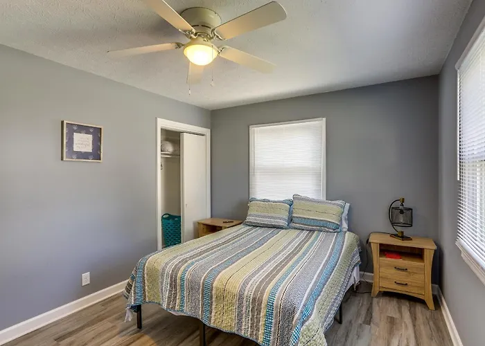 Dog-Friendly Port Clinton Home: Walk To Lake Erie!