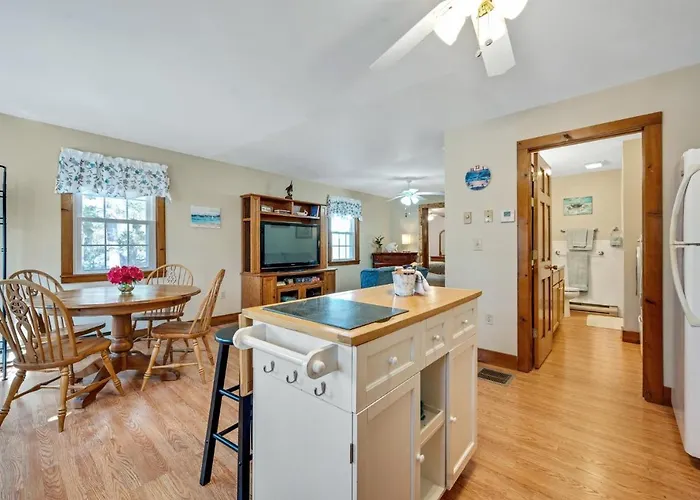 Cozy Bungalow Just Minutes From Mystic, Westerly Beaches, Boating And Casinos! Bungalow