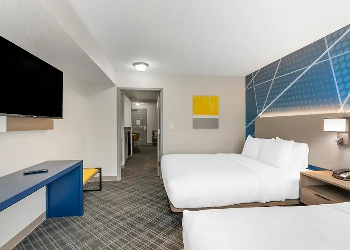 Comfort Inn & Suites Hampton Near Coliseum
