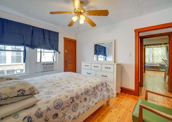 Near Convention Center & Boardwalk! Apt W/ Sunroom