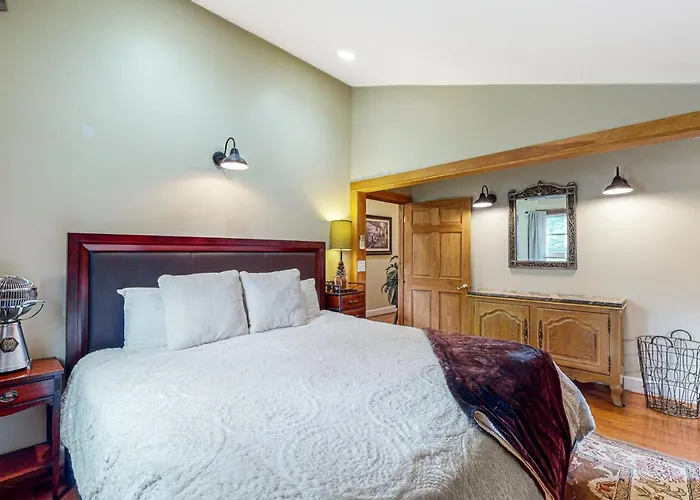 Base Camp Lodge