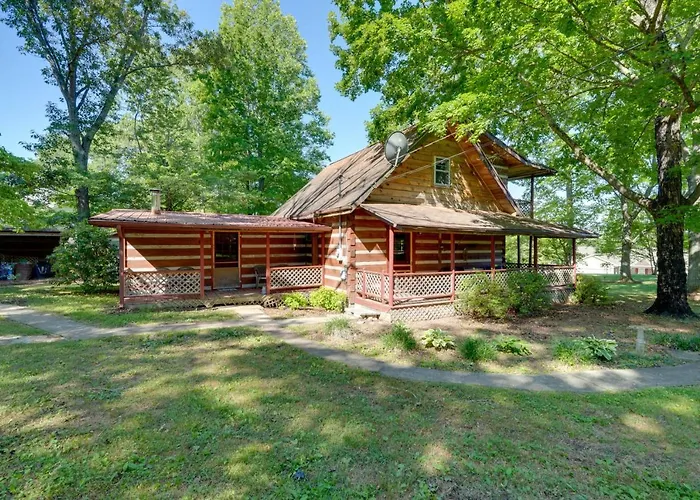 Spacious Yard + Fire Pit: Afton Family Cabin!