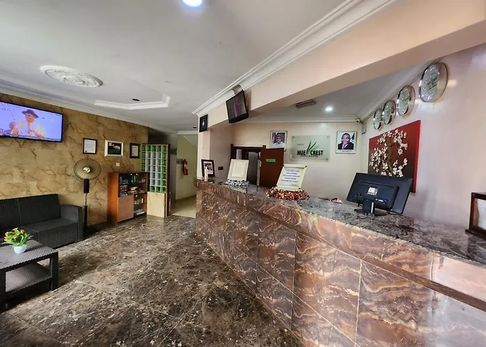 Nue-Crest Hotels & Suites