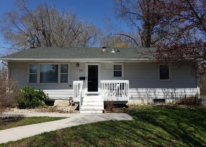 3 Bedroom Showstopper Near Mayo Clinic