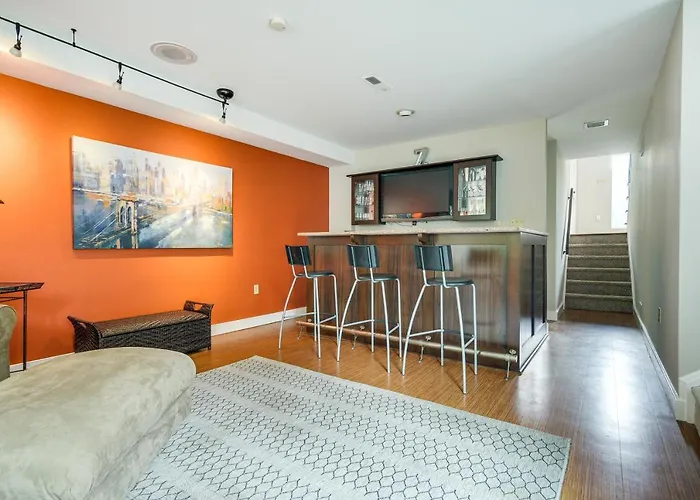 3 Mi To Downtown: Inviting Lancaster Home!