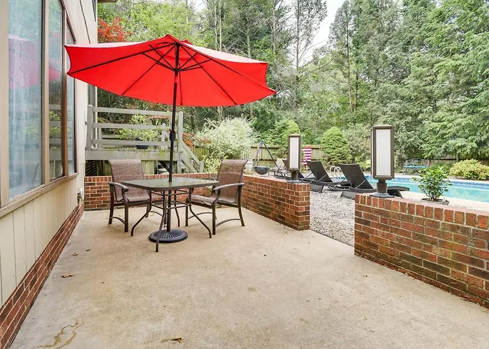 3 Mi To Downtown: Inviting Lancaster Home!
