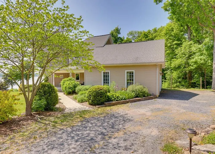'Locke'S Glen' - Lakefront Geneva Getaway W/ Dock!