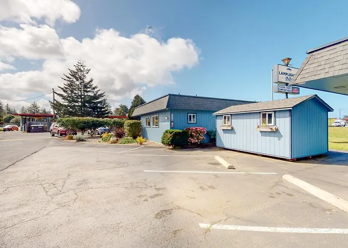 The Lamplighter Inn - Crab Shack And Whale Watching