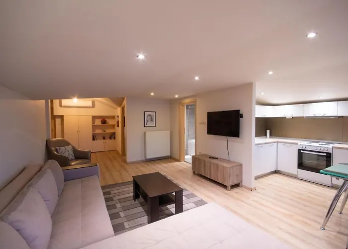 Paralimnio Suites
