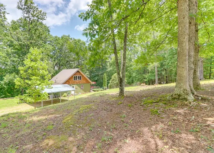 Pet-Friendly Murphy Home: Grilling Deck + Fire Pit