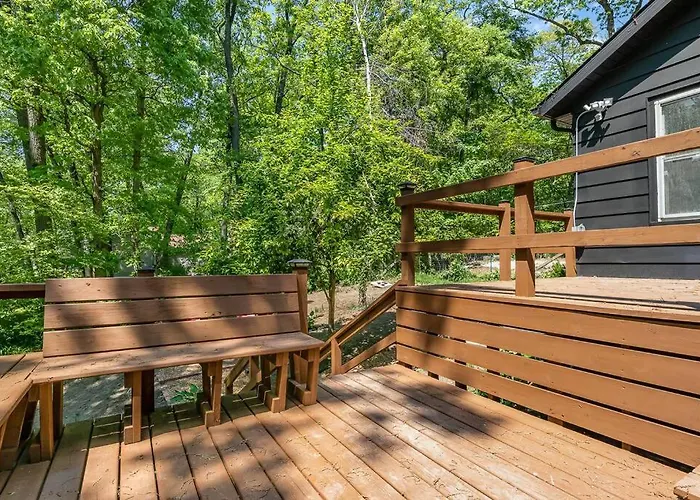 Black Cabin Getaway In Woods I Valpo