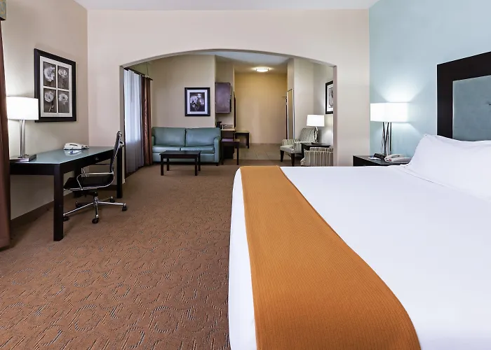 Holiday Inn Express & Suites Victoria By Ihg