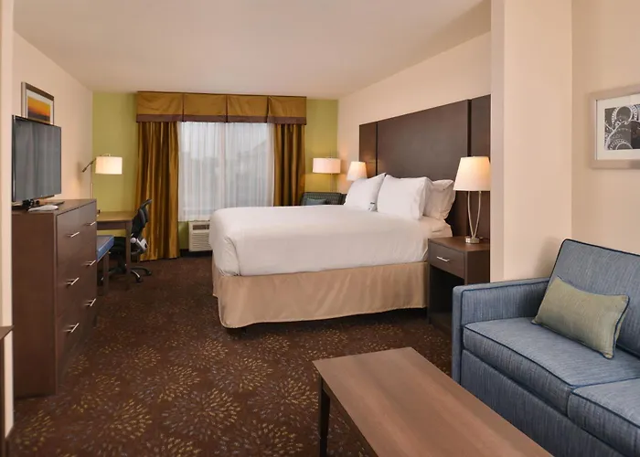 Holiday Inn Express & Suites Dearborn Sw - Detroit Area By Ihg