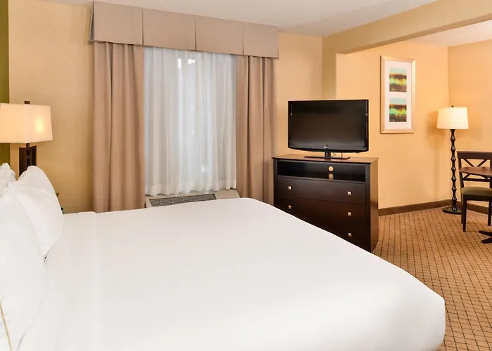 Holiday Inn Express Woodland By Ihg