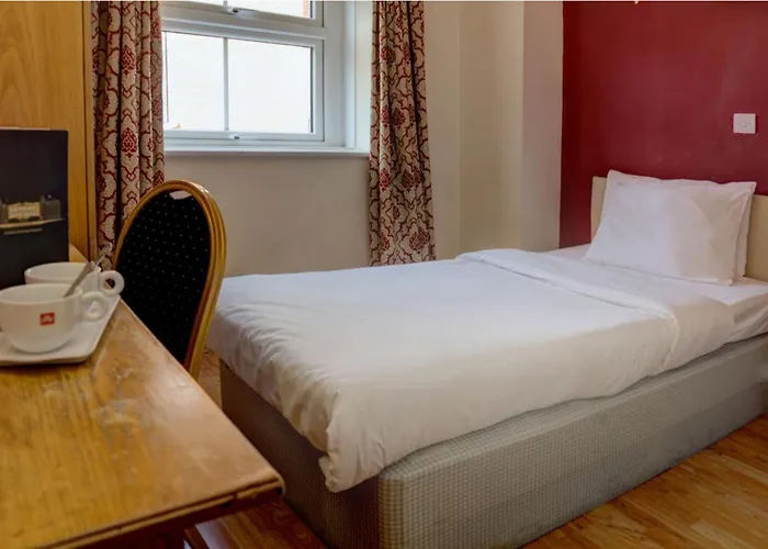 Baylis Park Hotel