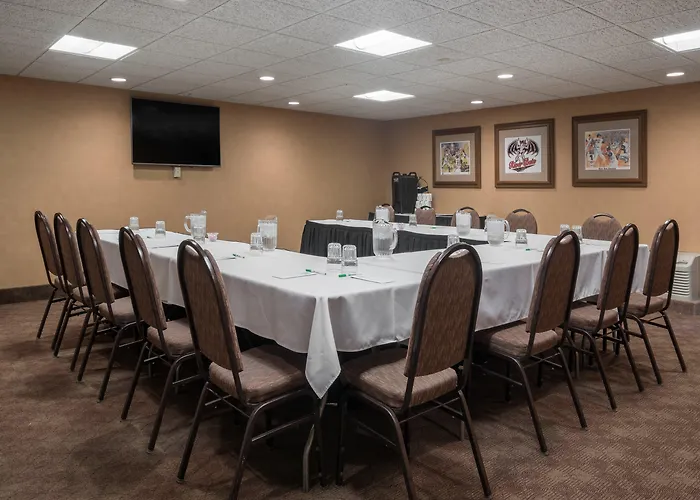 Holiday Inn & Suites St. Cloud By Ihg