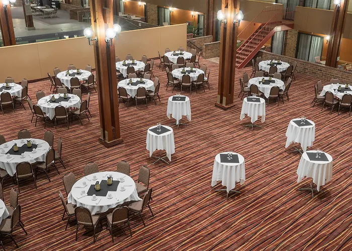 Holiday Inn & Suites St. Cloud By Ihg
