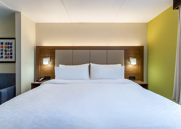 Holiday Inn Express & Suites