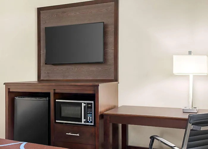 Super 8 By Wyndham Lenexa Overland Park Area/Mall Area