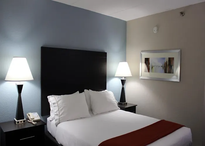 Holiday Inn Express Forsyth By Ihg