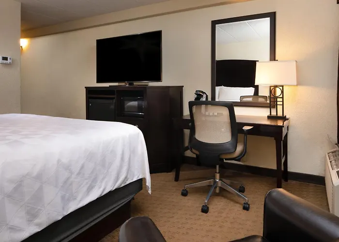 Holiday Inn And Suites Charleston West By Ihg