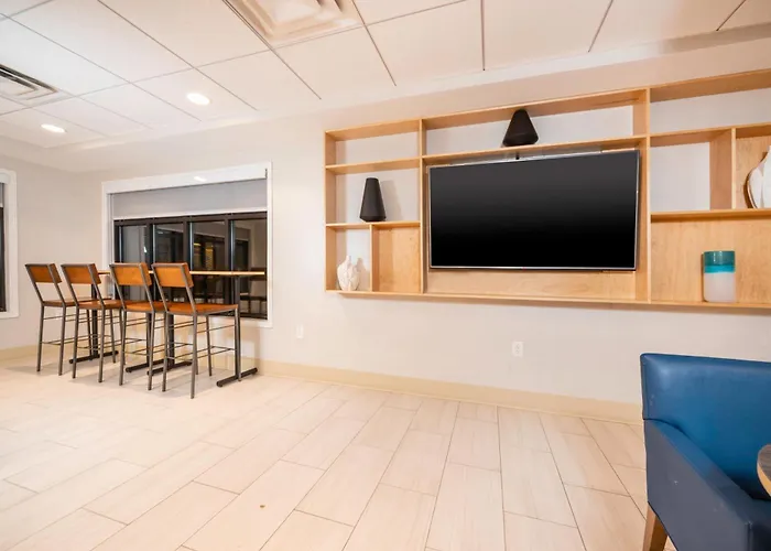 Holiday Inn Express Rochelle By Ihg