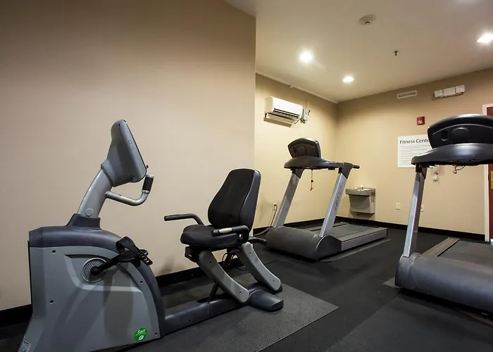Holiday Inn Express & Suites Camden-I20