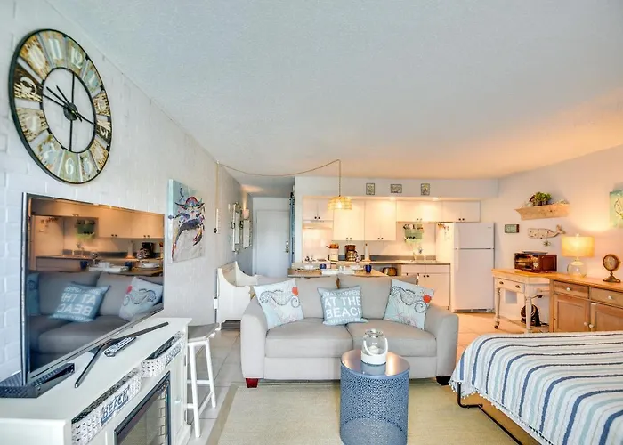 New Smyrna Beach Condo W/ Pool & Beach Access!