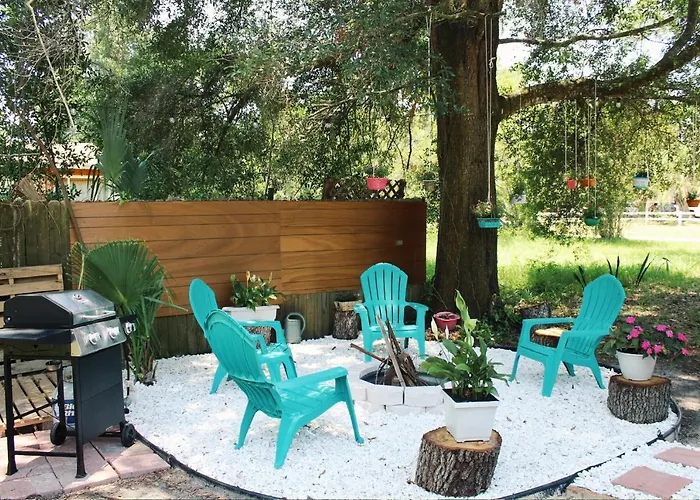 5 Min From Weeki Wachee Park- Fully Fenced 3 Bedroom House
