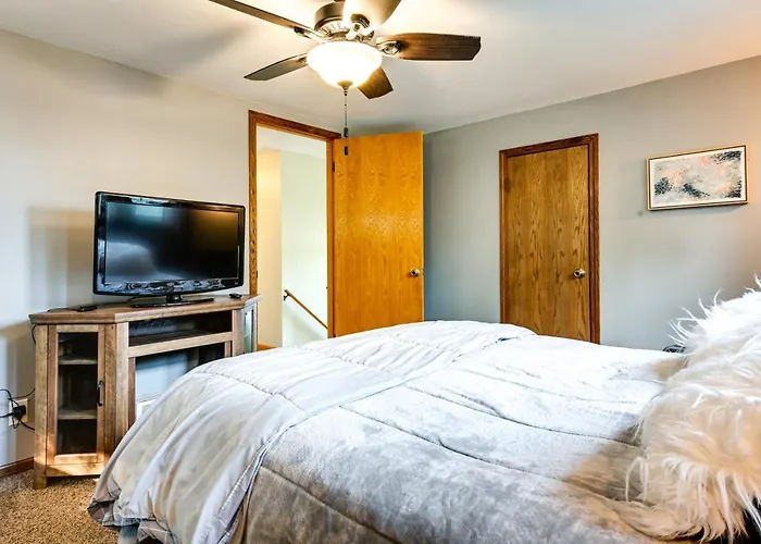 Grand Blanc Rental W/ Gas Grill & Private Yard