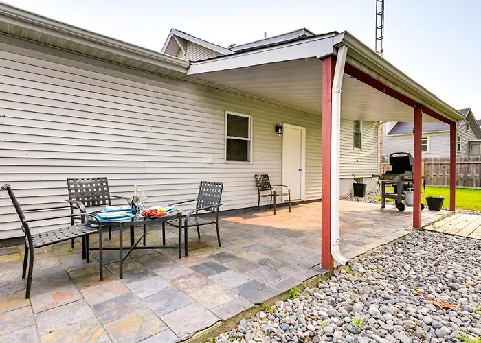 Grand Blanc Rental W/ Gas Grill & Private Yard
