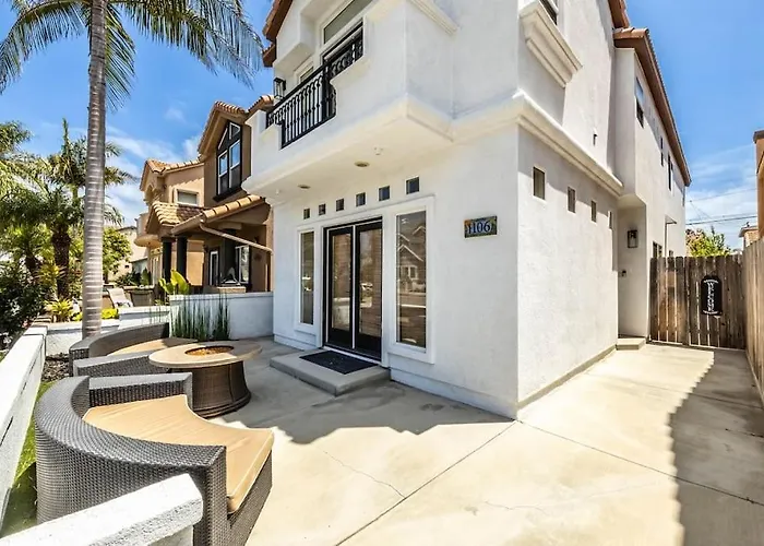 The White Beach House Of Huntington