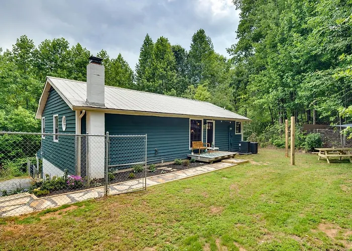 Secluded Mountain Retreat: 30 Mi To Asheville!