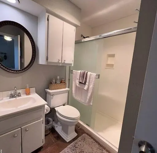 Lake Views, Sleeps 4, Pool, Pets Welcome!