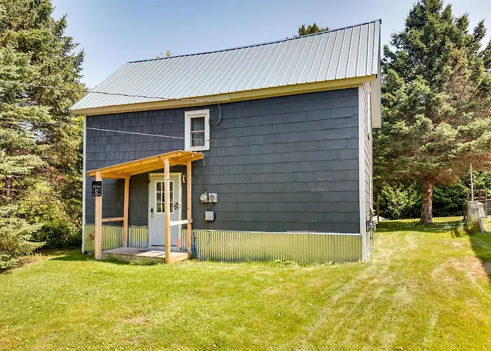 Pet-Friendly Michigan Getaway W/ Porch & Kayaks!