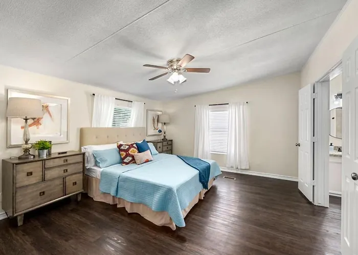 Accessible 3Br Home Sleeps 12, Pet-Friendly, Near Lake Conroe