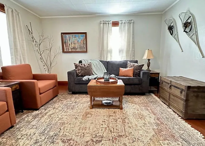 3 Beds In Gorham Direct Trail Access