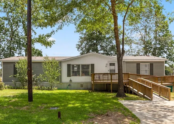 Accessible 3Br Home Sleeps 12, Pet-Friendly, Near Lake Conroe