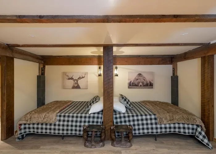 Bear Lodge With Private Pool, Hottub, And Sauna!