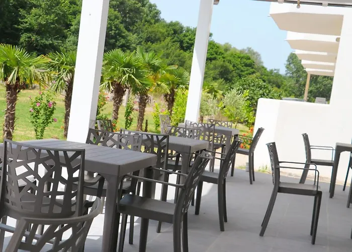 Hotel Velipoja Village