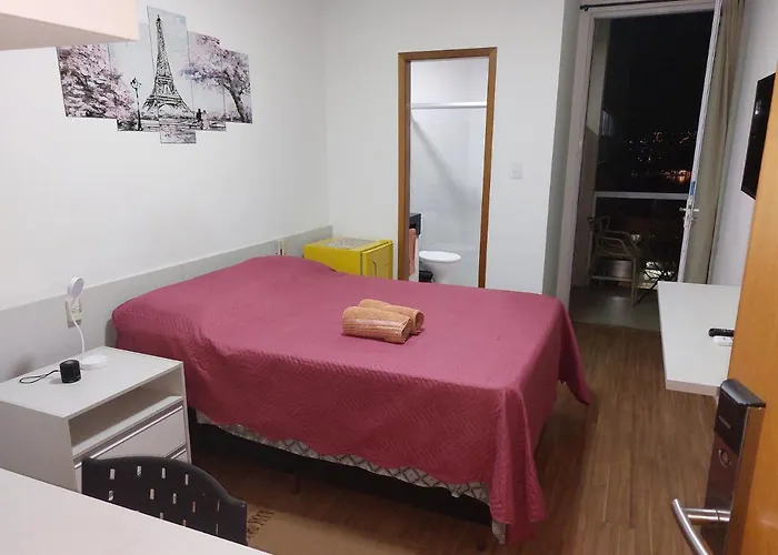 Apto 408, Aeroporto 14km, com wi-fi, self check-in e varandinha