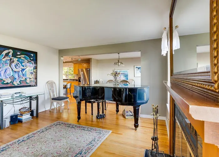 Federal Way Vacation Rental: Bay & Mountain Views!