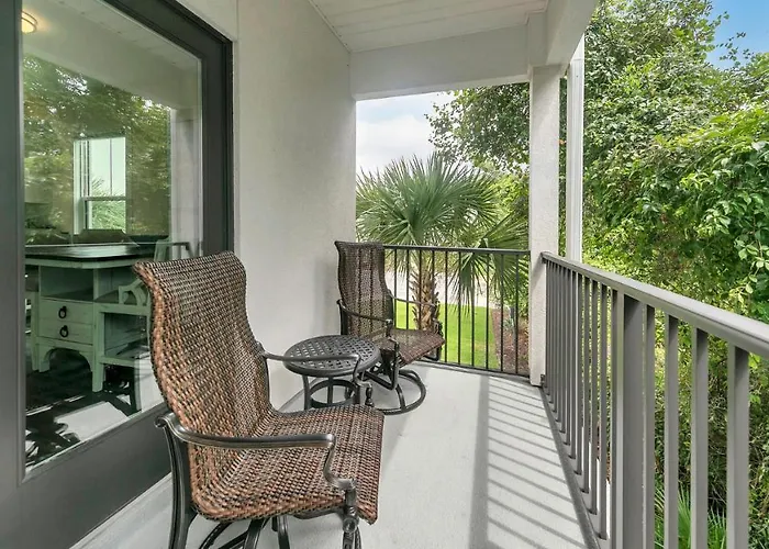 Hidden Lake Condos 321 - Short Walk To Gulf Place