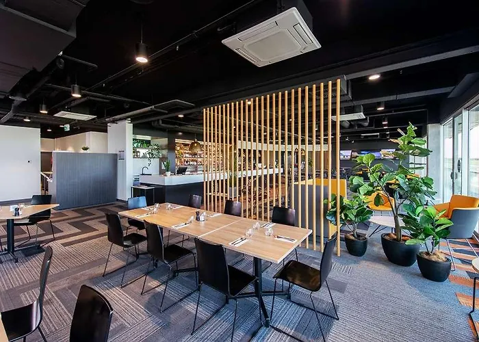 Rydges Pit Lane Hotel