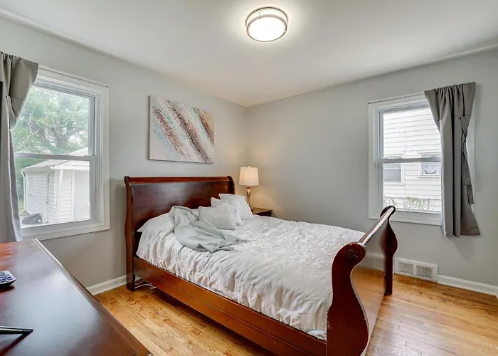 Pet-Friendly Southfield House W/ Ping-Pong Table!