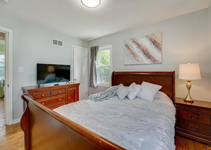 Pet-Friendly Southfield House W/ Ping-Pong Table!